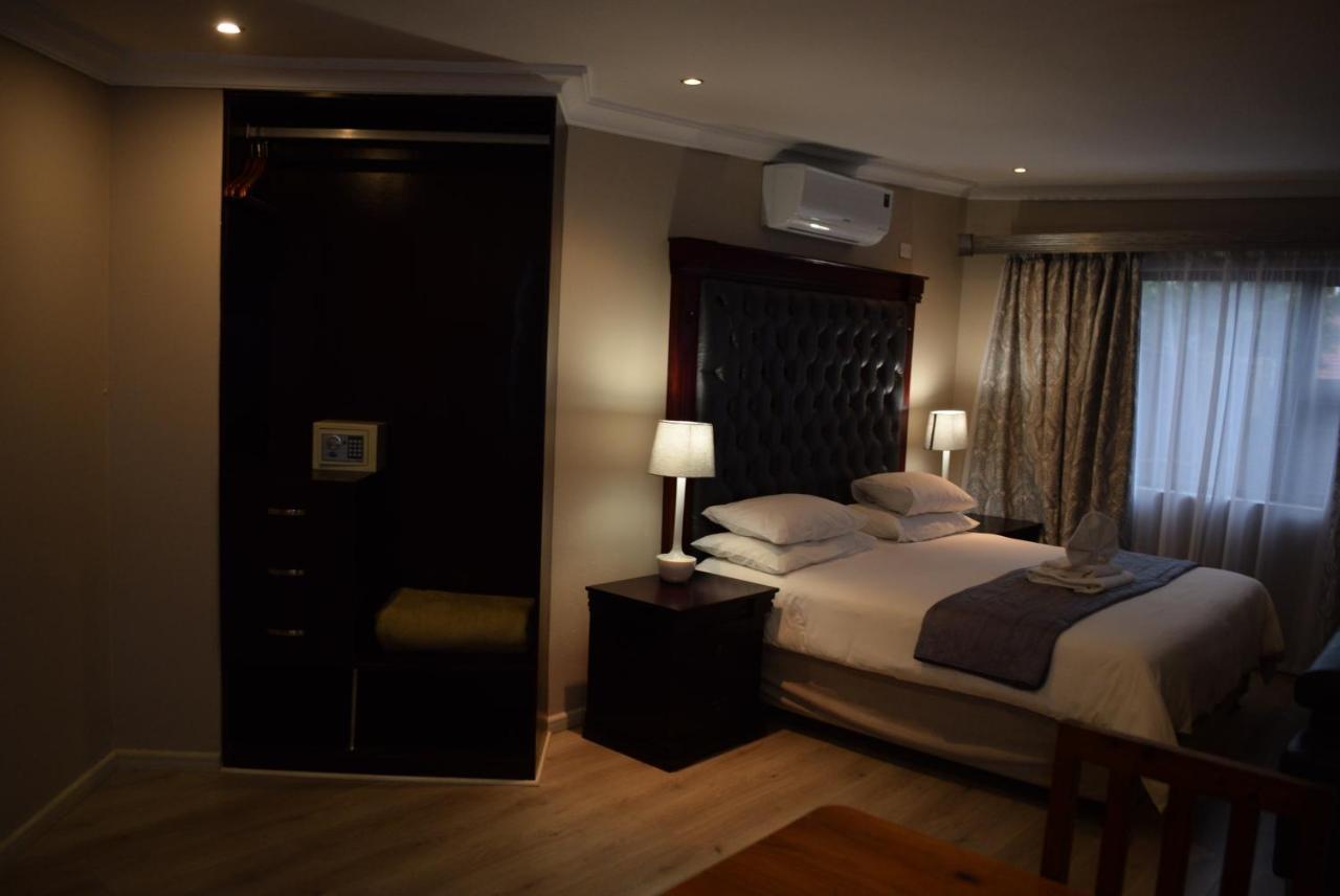 African Moon Corporate House เคมป์ตัน พาร์ค ภายนอก รูปภาพ