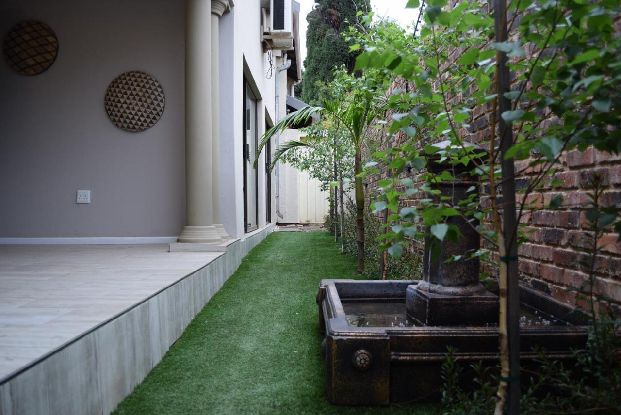 African Moon Corporate House เคมป์ตัน พาร์ค ภายนอก รูปภาพ