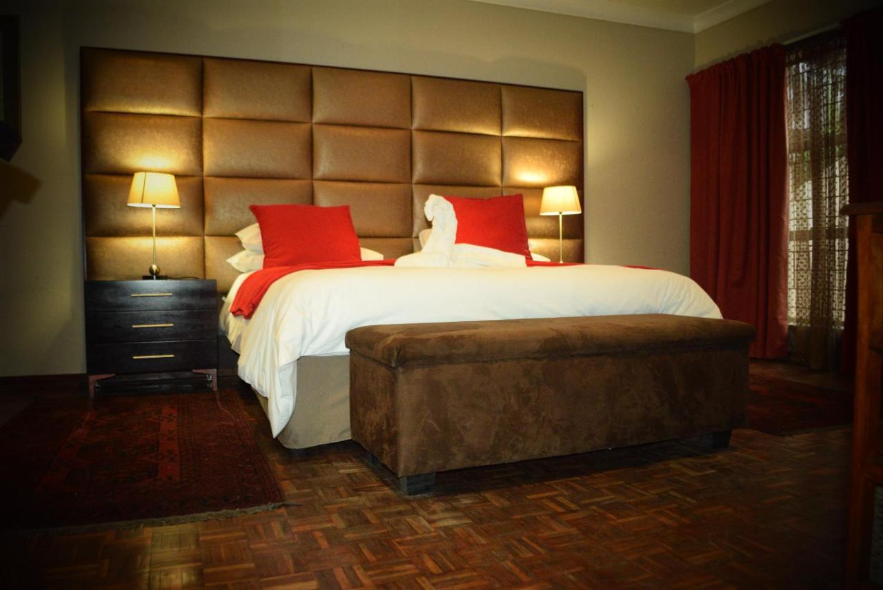 African Moon Corporate House เคมป์ตัน พาร์ค ภายนอก รูปภาพ