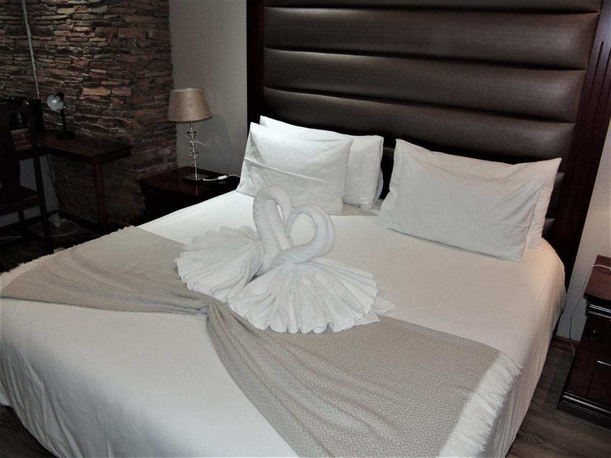 African Moon Corporate House เคมป์ตัน พาร์ค ภายนอก รูปภาพ