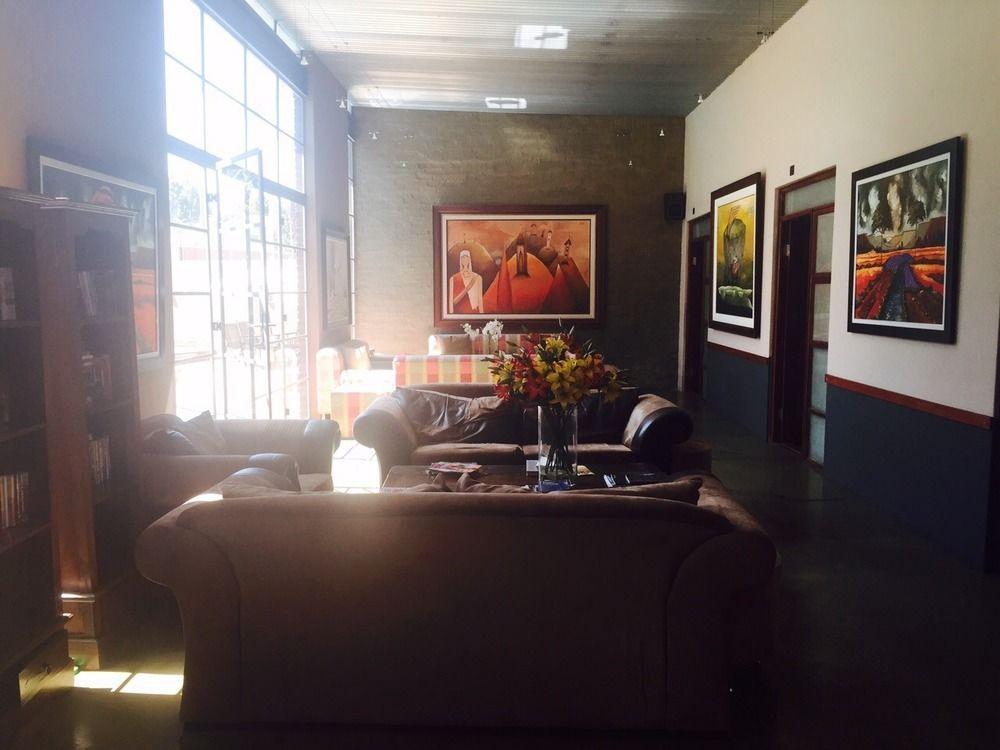 African Moon Corporate House เคมป์ตัน พาร์ค ภายนอก รูปภาพ