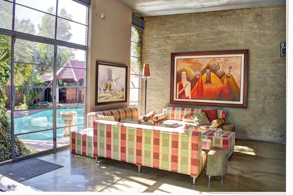 African Moon Corporate House เคมป์ตัน พาร์ค ภายนอก รูปภาพ