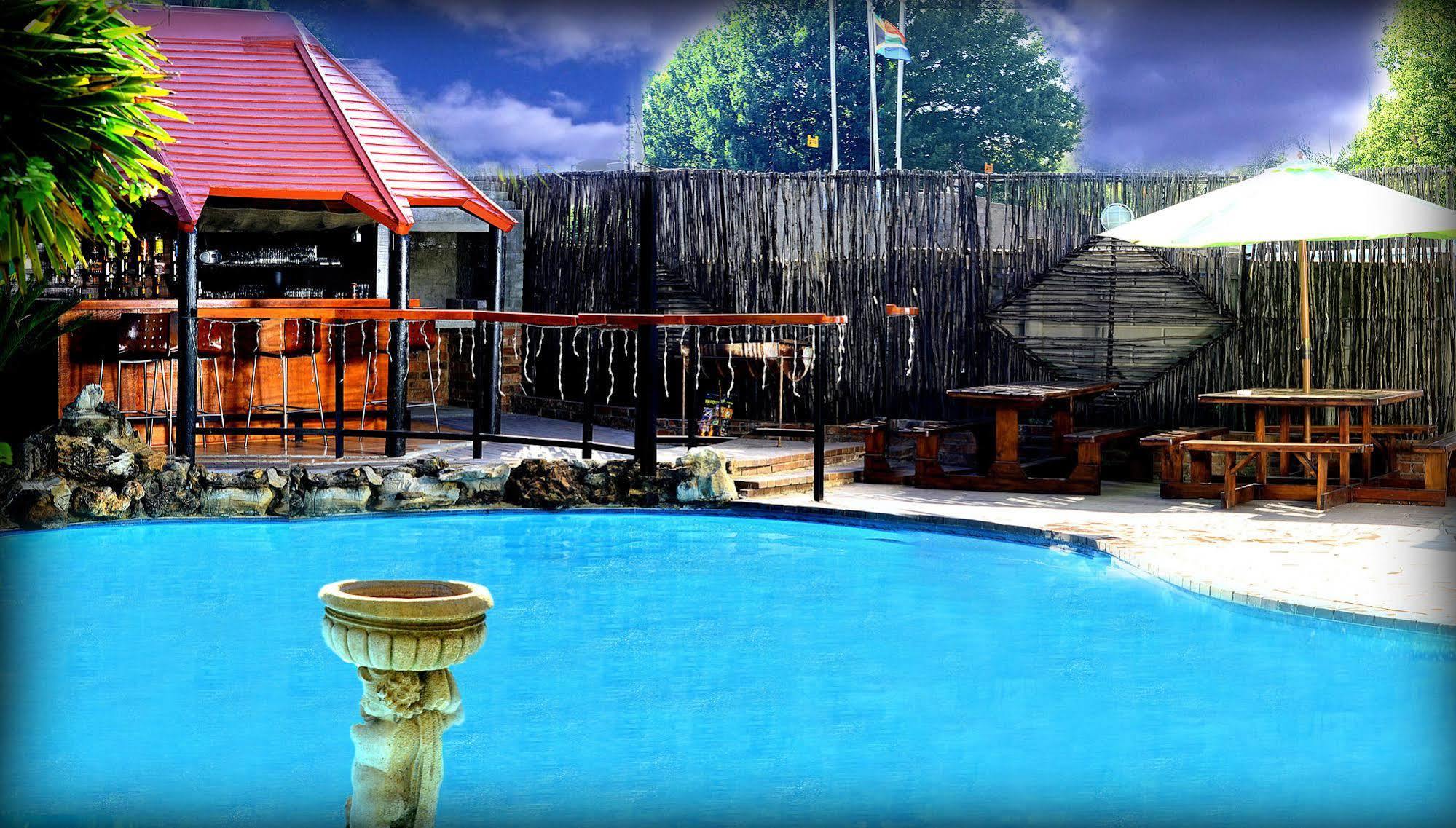 African Moon Corporate House เคมป์ตัน พาร์ค ภายนอก รูปภาพ
